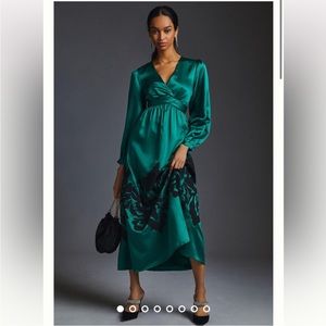 Anthropologie NWT Nikasha
(NWT
Embroidered Satin Dress Size S.